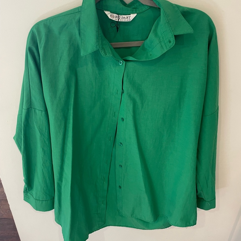 Long sleeve green top!